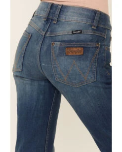 Wrangler Retro Women's Mae Nadia Light-Wash Stretch Bootcut Jeans