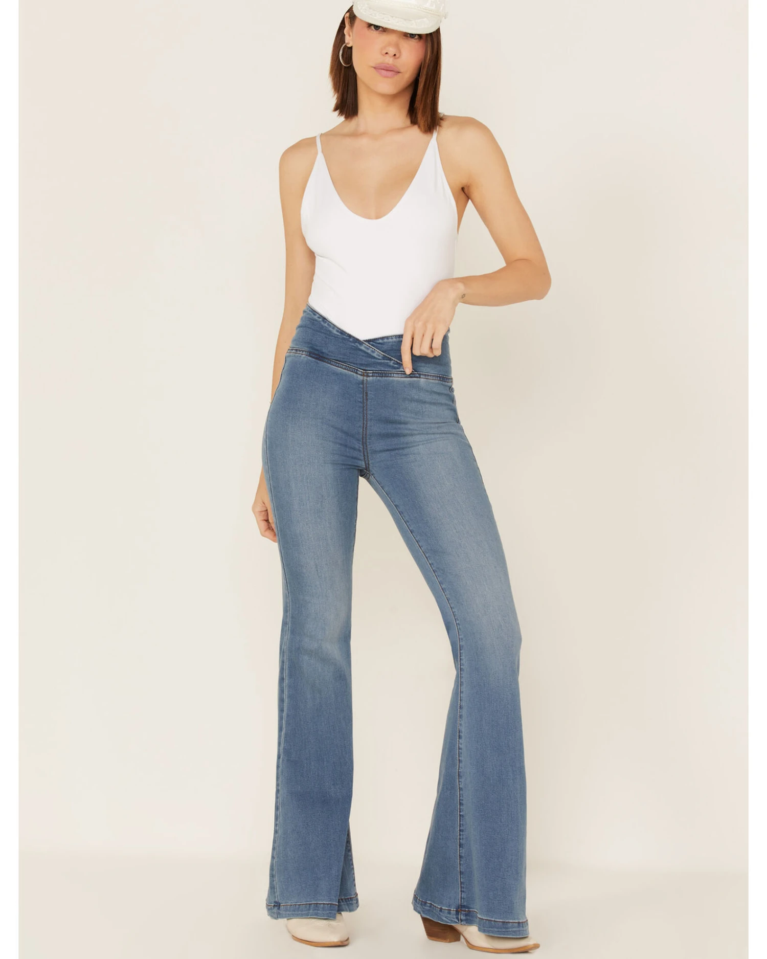 Free People Women's Venice Beach Medium Wash Flare Jeans 4 Free People Women's Venice Beach Medium Wash Flare Jeans - Image 4