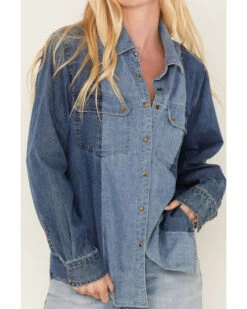 Cleo + Wolf Women's Montana Avenue Two Tone Long Sleeve Denim Snap Shirt